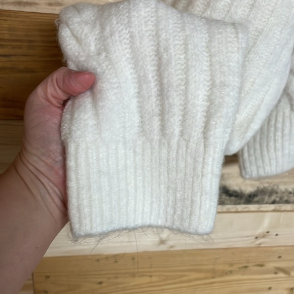 Express size XL White Cropped Super Soft Cable Knit Turtleneck Sweater - Picture 5 of 7